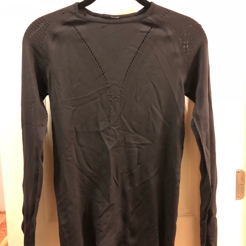 Lululemon Athletica Perforated Long Sleeved Top XS